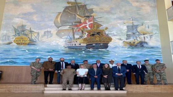وفد من وزارة الدفاع العراقية يزور مقر القوات المسلحة الدنماركية لمناقشة تطوير برامج الموارد البشرية