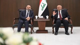 رئيس هيأة الإعلام والاتصالات يلتقي محافظ كربلاء ويبحثان تطوير البنية الرقمية وواقع الاتصالات وخصوصية المحافظة
