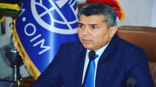 حين تُحاصر الحقيقة قراءة إنسانية في كتاب “حروب المعرفة” لبيتر دوهرتي