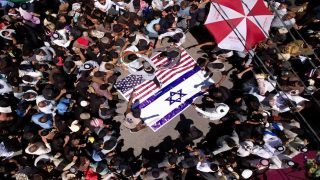 انطلاق التظاهرات في بغداد وعدد من المحافظات التي دعا إليها زعيم التيار الوطني الشيعي السيد مقتدى الصدر للتنديد بالعدوان الصهيوني على إيران