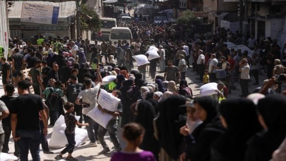 عودة توزيع الدقيق (الطحين) وسط غزة بعد 3 أشهر من الانقطاع