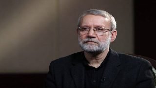 علي لاريجاني، مستشار المرشد الأعلى الإيراني، يكشف في حوار مع الإعلام الرسمي عن تلقيه تهديداً مباشراً من إسرائيل عبر اتصال هاتفي خلال الحرب