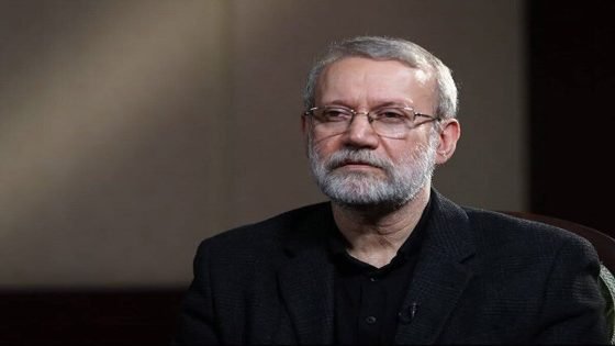 علي لاريجاني، مستشار المرشد الأعلى الإيراني، يكشف في حوار مع الإعلام الرسمي عن تلقيه تهديداً مباشراً من إسرائيل عبر اتصال هاتفي خلال الحرب