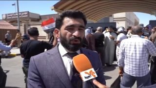 خلال مشاركته في التظاهرة أمام مجلس محافظة البصرة المستشار القانوني لمركز العراق لحقوق الإنسان نطالب بحلول جذرية لأزمة المياة المالحة والتي تسببت بأنتشار الأمراض الجلدية وغيرها من الامراض