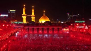 كربلاء المقدسة خلال استبدال الراية الحمراء بالراية السوداء في العتبتين المقدستين الحسينية والعباسية