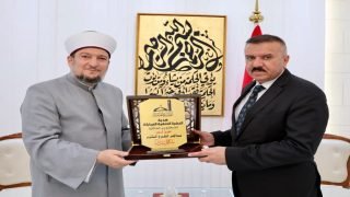 مثمنًا دورهم في الحفاظ على السلم المجتمعي.. وزير الداخلية يلتقي خطيب الحضرة الحنفية ووفدا من أهالي الأعظمية