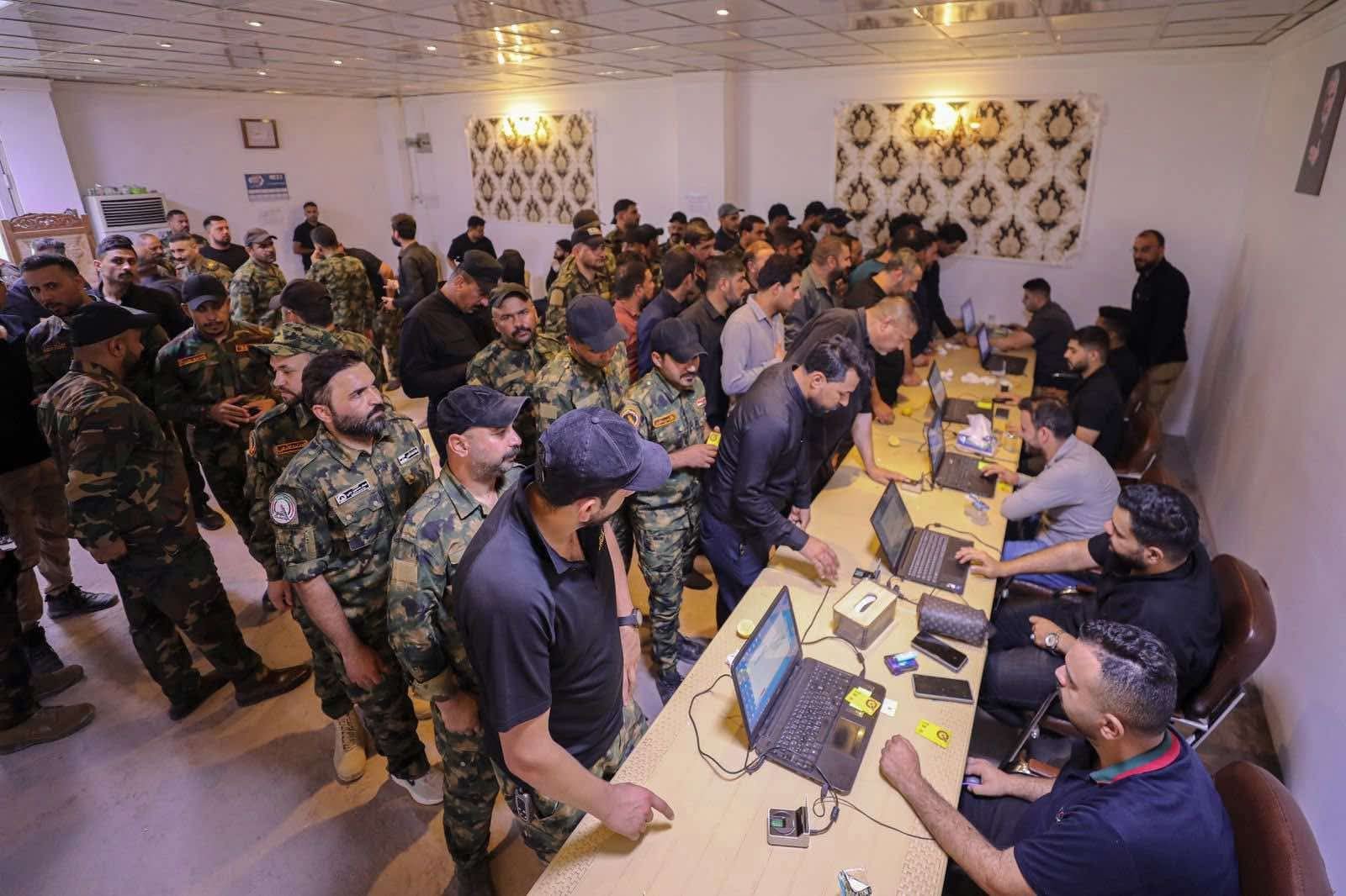 الحشد الشعبي يباشر توزيع “بطاقات المهندس” على منتسبيه في جميع المحافظات
