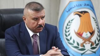 الشجرة المثمرة ترمى بالحجر