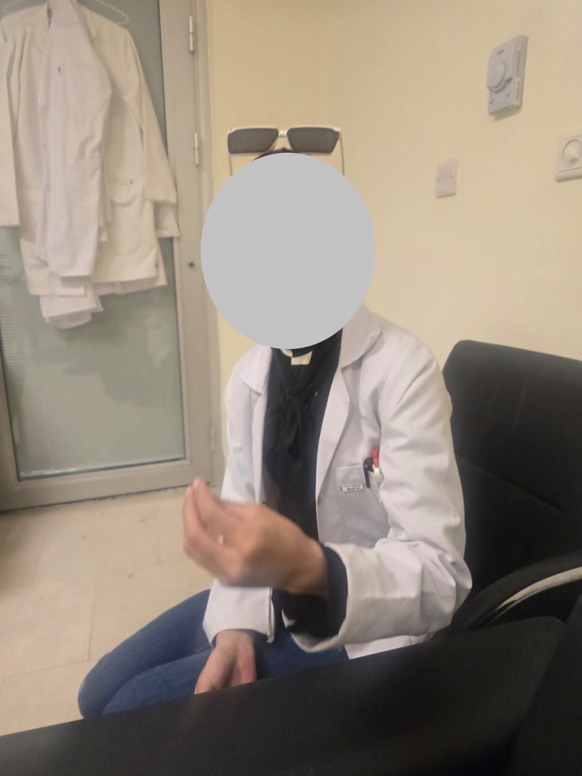 شرطة ميسان تلقي القبض على امرأة انتحلت صفة طبيبة داخل مستشفى الحكيم التعليمي وسط ميسان
