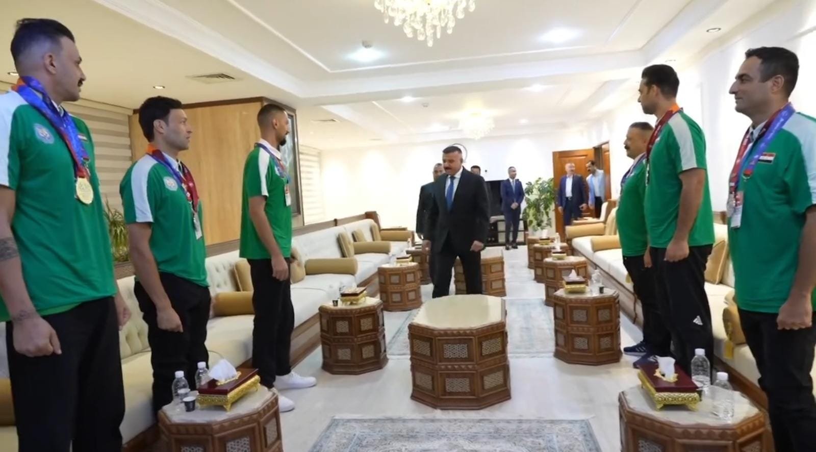 وزير الداخلية السيد عبد الأمير الشمري يلتقي أبطال وزارة الداخلية بعد مشاركتهم المشرفة في بطولة الشرطة والدفاع المدني التي أُقيمت في الولايات المتحدة الأميركية، محققين إنجازاً لافتاً بحصدهم الوسام الذهبي في لعبة الثلاثي لكرة السلة، والوسام الفضي في خماسي كرة السلة.