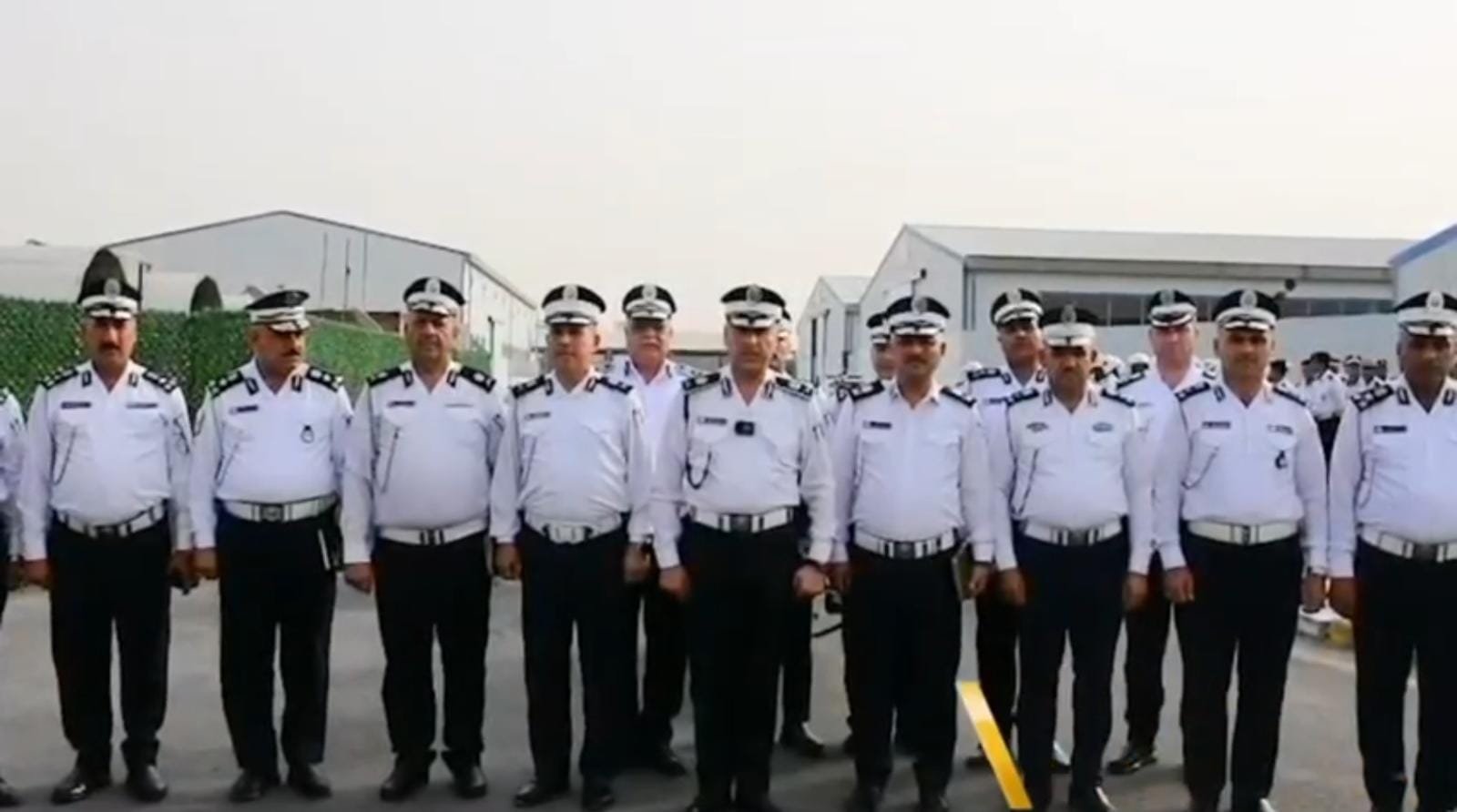 مدير المرور العام اللواء الدكتور عدي سمير يباشر بتوزيع الوجبة الاولى من الدراجات النارية الحديثة