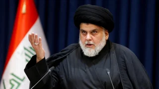 مقتدى الصدر يعلن براءة 15 مرشحاً من التيار الوطني وسرايا السلام