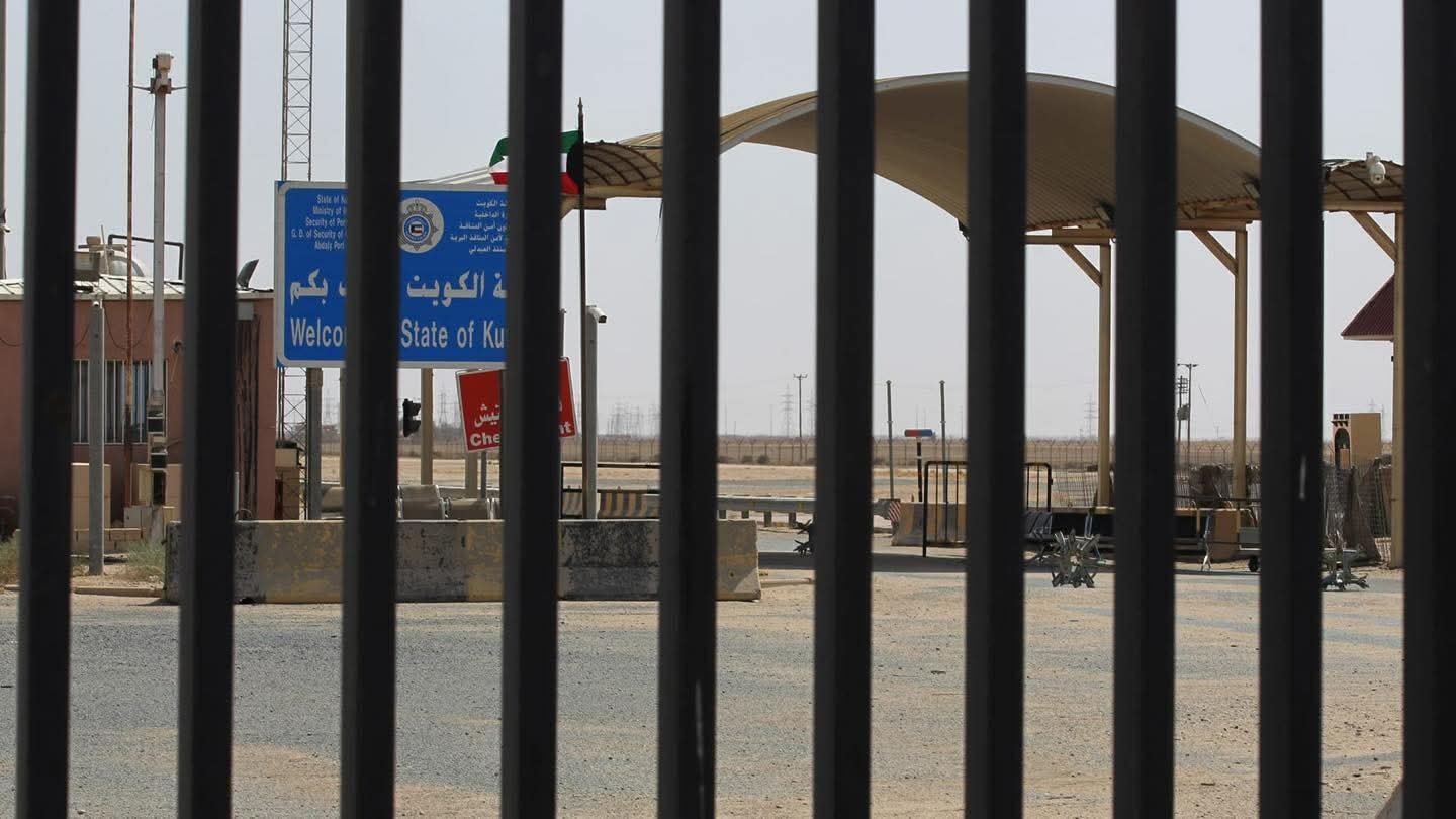 وزارة الداخلية الكويتية تسمح بدخول الأجانب المقيمين بدول مجلس التعاون بتأشيرة سياحية تصدر في المنفذ باستثناء العراقيين والفلسطينيين