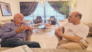 رئيس اتحاد الكرة يجتمع مع مدرب منتخبنا الوطني ارنولد 