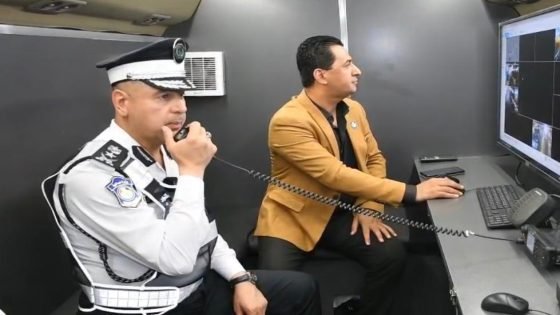 الفريق الدكتور عدي سميرمدير المرور العام من غرفة السيطرة الجوالة في كربلاء المقدسة
