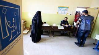 المفوضية العليا للانتخابات تعيد بعض المرشحين وتستبعد آخرين