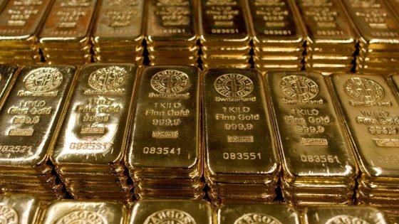 ارتفاع أسعار الذهب إلى أعلى مستوى في أسبوعين بعد إقالة عضو بمجلس الاحتياطي الفيدرالي