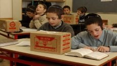 طرد معلمة صهيونية ومنعها من مزاولة التدريس؛ بسبب اغتصابها لطالبين قاصرين، لشعورها بالوحدة بعد تجنيد زوجها.