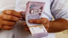 سوريا تعتزم طرح عملة جديدة وتحذف صفرين وصورة الأسد بمحاولة لاستعادة الثقة في الليرة التي انخفضت قيمتها.