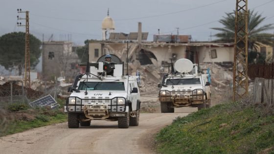 جنوب لبنان: أهالي الزرارية يعترضون دورية لليونيفيل