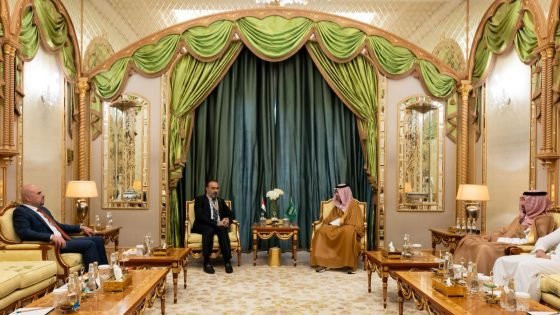 رئيس هيأة الإعلام والاتصالات يبحث مع نظيره السعودي التعاون الثنائي والتكامل الإقليمي