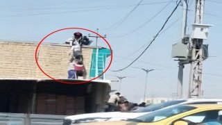 وفاة 3 شباب بصعقة كهربائية أثناء نصب لوحة إعلانية لأحد المحال التجارية في محافظة واسط.