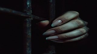 الحكم بالسجن 7 سنوات بحق أم باعت ابنتها بالاشتراك مع مدانة أخرى بمبلغ 20 مليون دينار في بغداد.