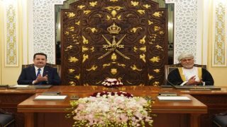 بعد سلسلة حوارات ومباحثات بين الوفود العراقية والعمانية في بغداد العراق وسلطنة عمان يوقعات اتفاقيتين و24 مذكرة تفاهم في مجالات متعددة