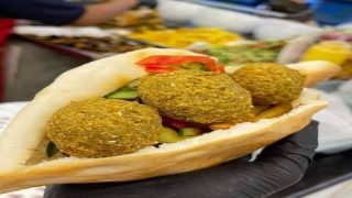 شرطة الكرخ تعتقل صاحب مطعم فلافل في منطقة السيدية ببغداد؛ بعد تسمم عدد من المواطنين