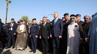 وزير الداخلية يعلن حرباً مفتوحة ضد الإرهاب والمخدرات والنزاعات العشائرية