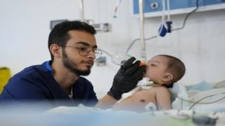 وزارة الصحة تستقدم فريقاً طبياً أجنبياً لإجراء عمليات تشوهات القلب الولادية مجاناً في مركز النجف للقلب.