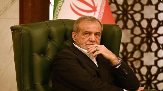 الرئيس الإيراني: الضربات العسكرية لن تمنعنا من إعادة بناء برنامجنا النووي.