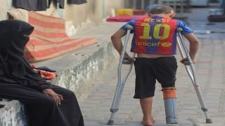 المرشح السابق لرئاسة نادي برشلونة، فيكتور فونت، معلقاً على الصورة: يجب ان يكون النادي قوة فاعلة للتغيير والمساهمة في إنهاء الإبادة الجماعية في غزة