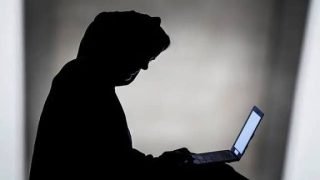 السجن خمس سنوات لمدان بابتزاز فتاة عبر مواقع التواصل