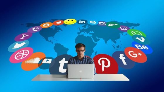 الخبير الاقتصادي “نبيل المرسومي”: ابتداءً من العام المقبل ستتوسع دائرة الوعاء الضريبي لتشمل فئات أوسع قد تصل إلى المدونين على مواقع التواصل مثل فيسبوك وغيرها.