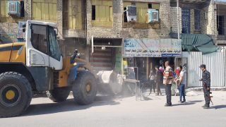 أمانة بغداد تواصل إزالة التجاوزات بدعم أمني