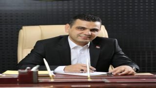 النائب حسين عرب يهاجم من وصفهم بـ”أدوات الدكتاتورية” ويحذر من المساءلة القانونية