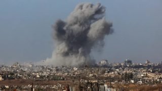 غارات إسرائيلية عنيفة على غزة رغم إعلان وقف إطلاق النار