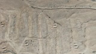 رويترز تكشف: نظام الأسد نقل عشرات آلاف الجثث من مقبرة جماعية لإخفاء الأدلة