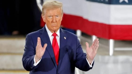 ترمب يطمئن: وقف إطلاق النار في غزة “ليس مهدداً” لكنه يحذّر من رد عسكري قاسٍ إذا لزم الأمر