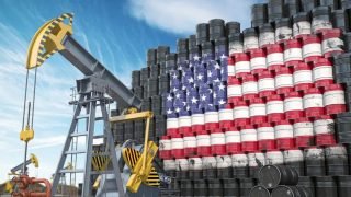 أسعار النفط تعود للارتفاع بعد تراجعها إلى أدنى مستوياتها منذ أيار