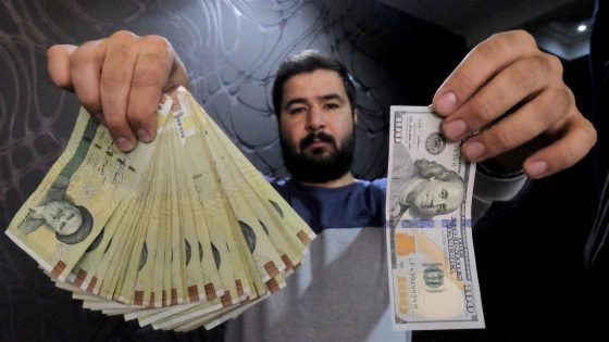 التومان الإيراني يواصل الانخفاض امام الدولار ليسجل 16 مليون و700 الف.
