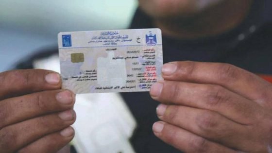 قوة أمنية تلقي القبض على 5 أشخاص بحوزتهم 50 بطاقة انتخابية في بغداد.