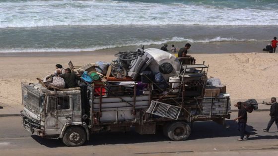 الجيش الصهيوني يحذر سكان مدينة غزة من العودة في الوقت الحالي ويعتبرها منطقة قتال خطرة.