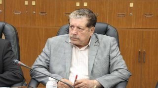 النائب “محمد عنوز”: النظام الداخلي للبرلمان ينص على استقطاع مليون ونصف من راتب النائب المتغيب ونشر اسمه وفصله بعد خمس جلسات لكن المجاملات السياسية عطلت التنفيذ.