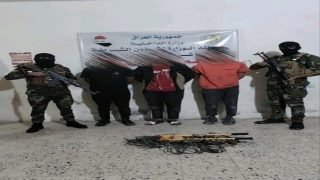 شرطة ميسان تلقي القبض على ثلاثة أشخاص متلبسين بقطع وسرقة كيبلات كهرباء.