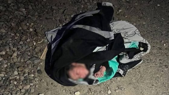 العثور على طفل رضيع تم وضعه في إحدى الطرق الزراعية بقضاء الضلوعية في محافظة صلاح الدين.