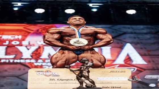 الامريكي ديريك لونسفورد بطل مستر اولمبيا لعام 2025 بعد فوزه بها للمره الثانية بعد عام 2023