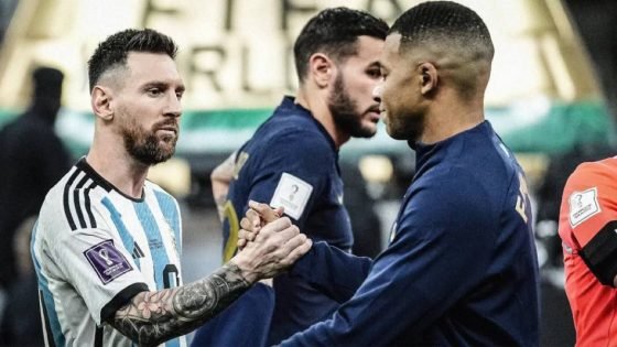 كيليان مبابي: عندما تسمع عبارة لاعبين كتبوا التاريخ، تفكر في ميسي طبعًا.