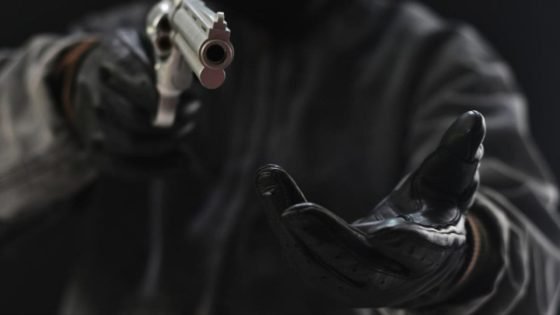 سطو مسلح على منفذ لتوزيع الرواتب في اليرموك وسرقة 45 مليون دينار